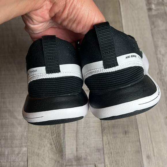 Nike Free Run Flyknit Next Nature Running Shoe - Picture 5 of 8